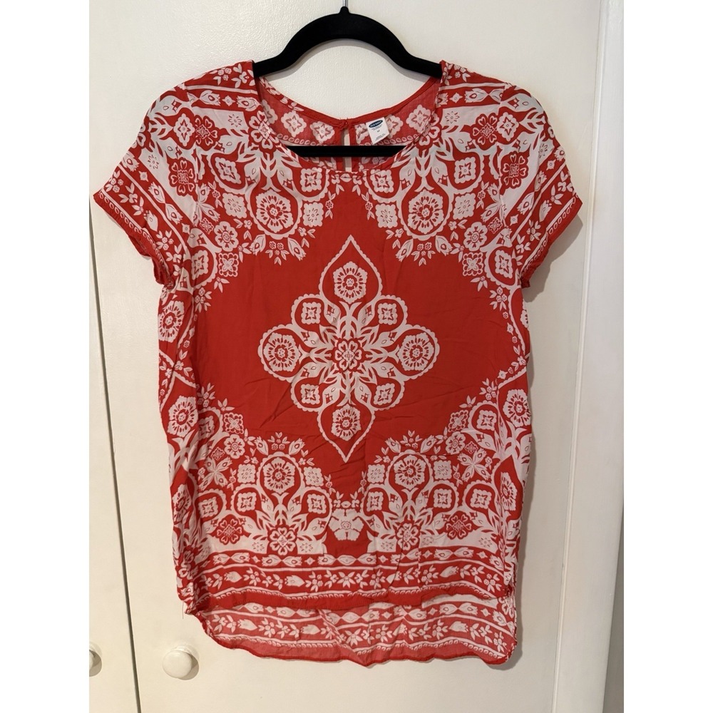 Old Navy Short Sleeve Blouse Women's Medium Red White Floral Medallion Design